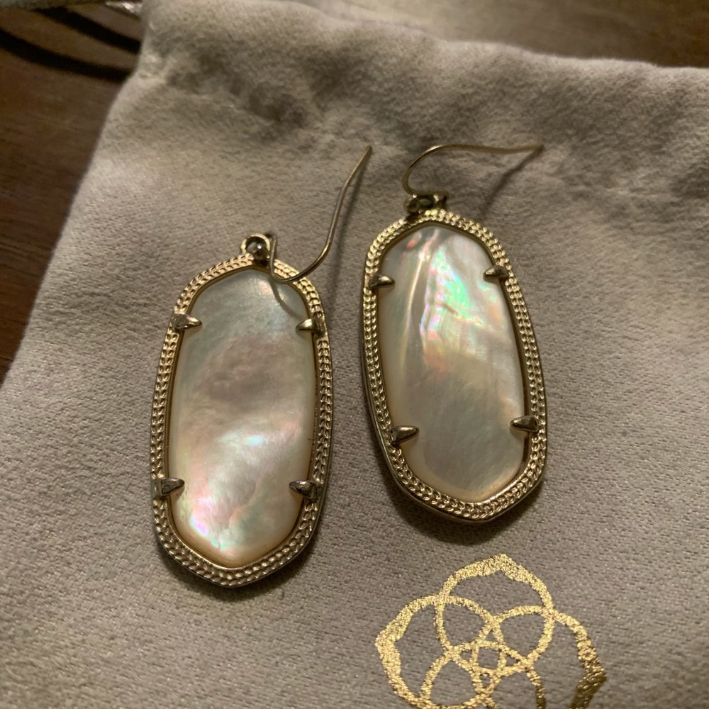 Kendra Scott ivory/gold Elle earrings